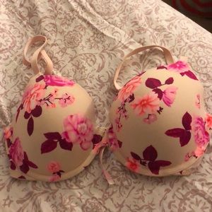 Women’s pink bra by Victoria secret